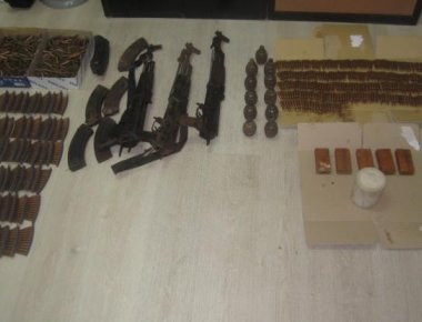 Ελληνοαλβανικα σύνορα: Βρέθηκαν τρεις ταξιδιωτικοί σάκοι με «δυνατό» οπλισμό (φωτό)